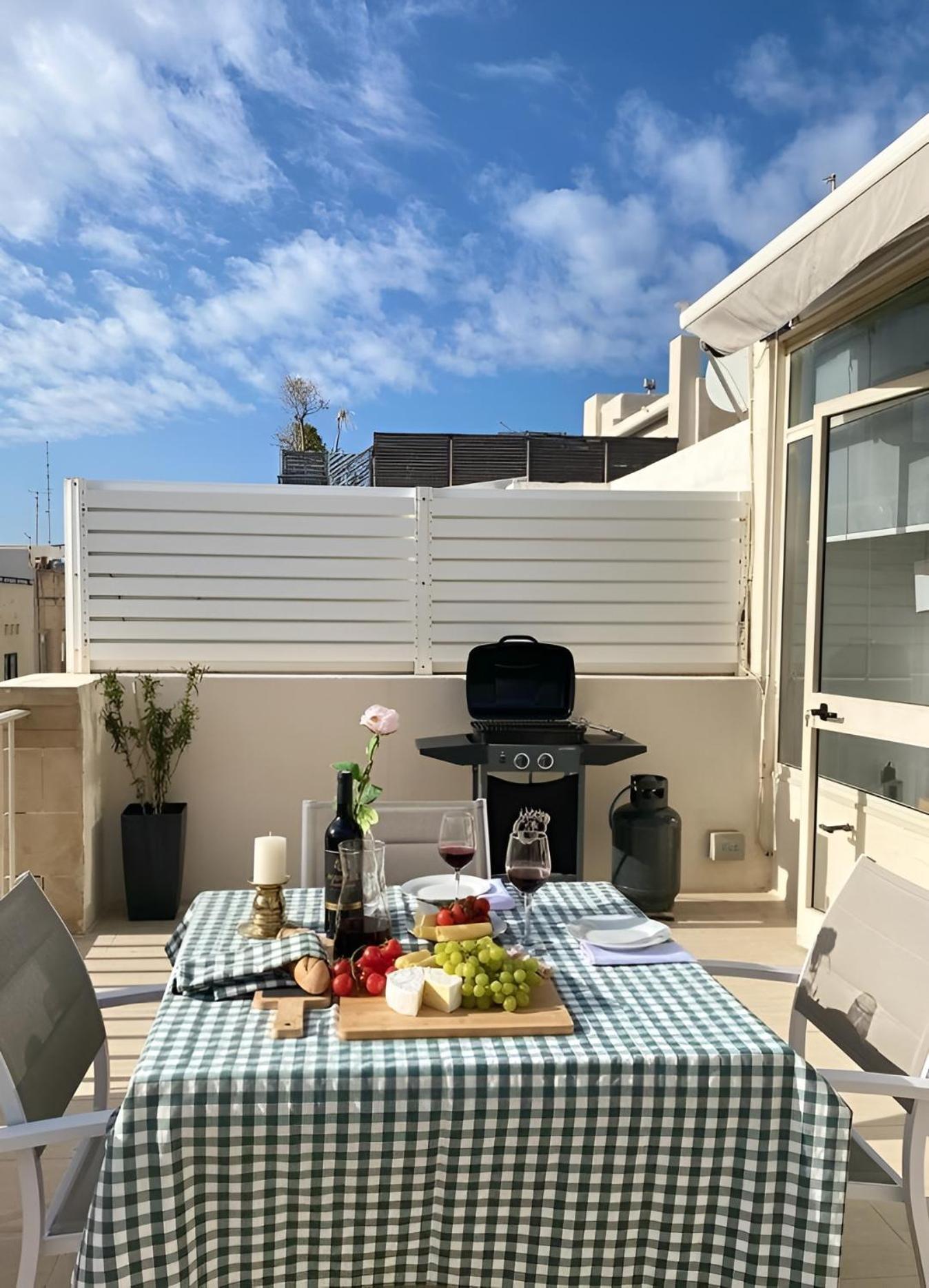 Cosy Penthouse With Bbq * Sliema